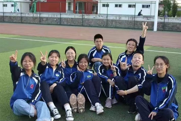 ºóÅÅÓÒһΪ°×Ô¾»¨ ºóÅÅÓÒһΪ°×Ô¾»¨