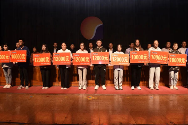 ÐÂ×ÊÖúѧ×Ó´ú±í ÐÂ×ÊÖúѧ×Ó´ú±í