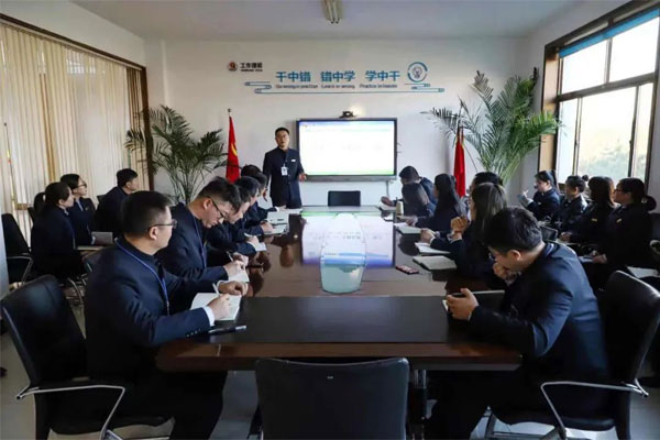 tyc41183Ì«Ñô³É¼¯ÍÅÔ±¹¤¾ÙÐС°ÂÖ½²ÂÖѵ¡± tyc41183Ì«Ñô³É¼¯ÍÅÔ±¹¤¾ÙÐС°ÂÖ½²ÂÖѵ¡±