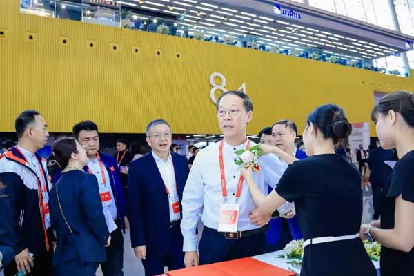 tyc41183Ì«Ñô³É¼¯ÍÅÖÆÒ©¹É·Ý×ܲÃÑîÁ¬Ãñ tyc41183Ì«Ñô³É¼¯ÍÅÖÆÒ©¹É·Ý×ܲÃÑîÁ¬Ãñ